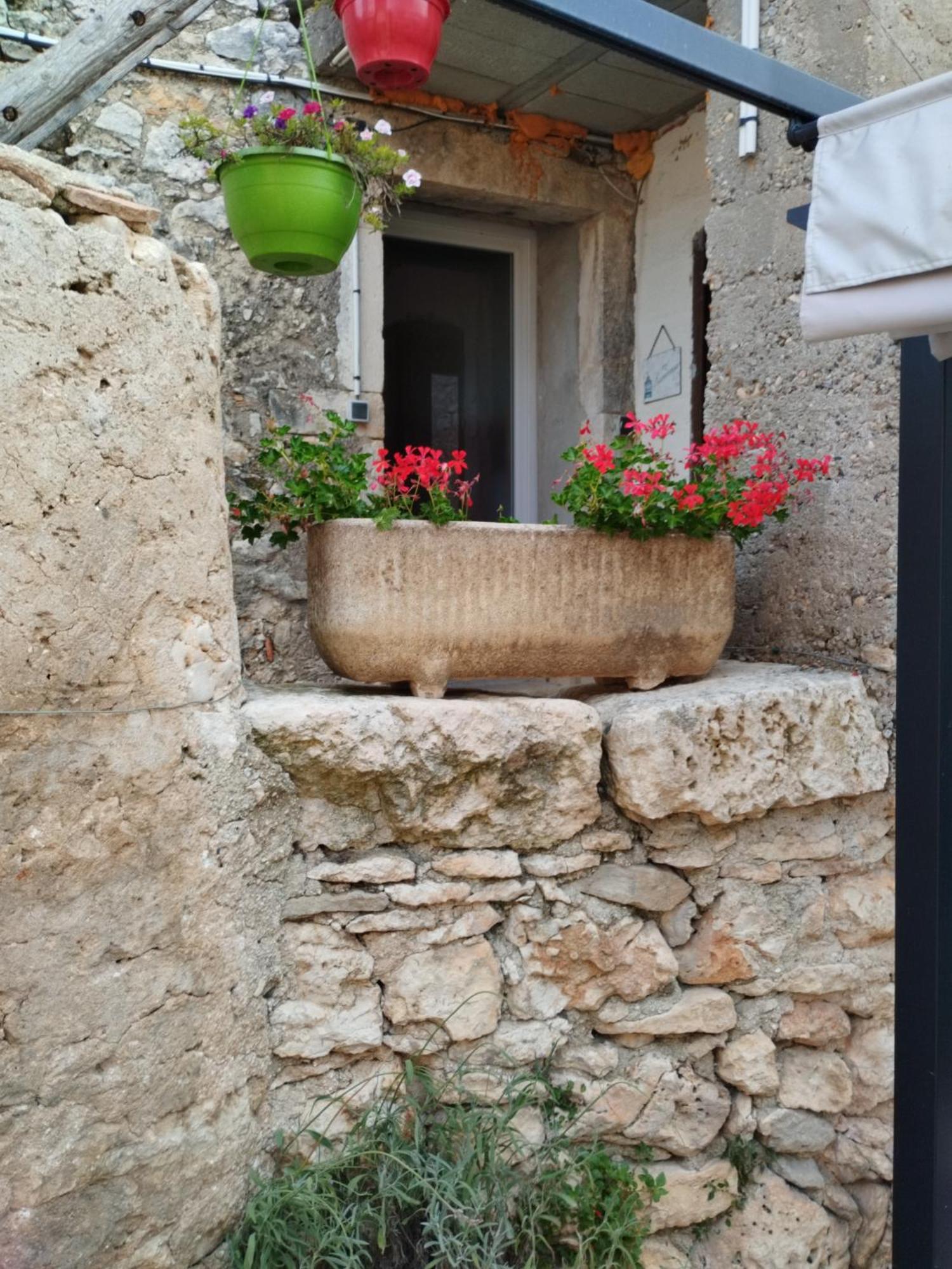 L Atelier De Raymond Aparthotel Verfeuil Εξωτερικό φωτογραφία
